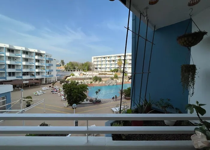 Con Piscina En Golf Del Sur *